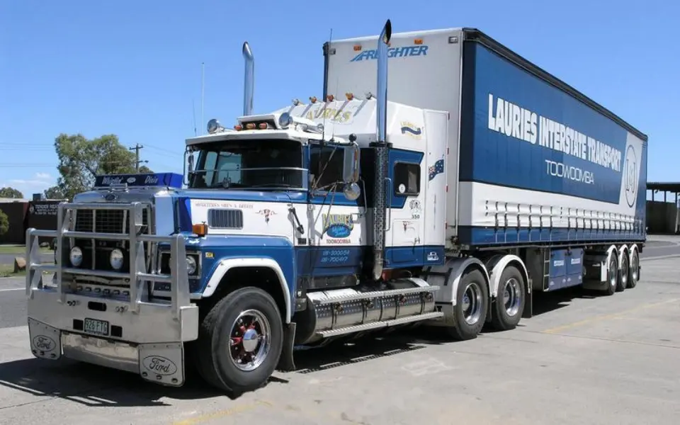 အဘယ်ကြောင့်အိမ်တွင်းကုန်တင်ကားများကသူတို့၏အိပ်ဇောပိုက်များကိုအထက်သို့မဖော်ပြထားပါ။